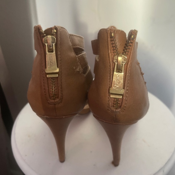 Heels - Picture 3 of 3